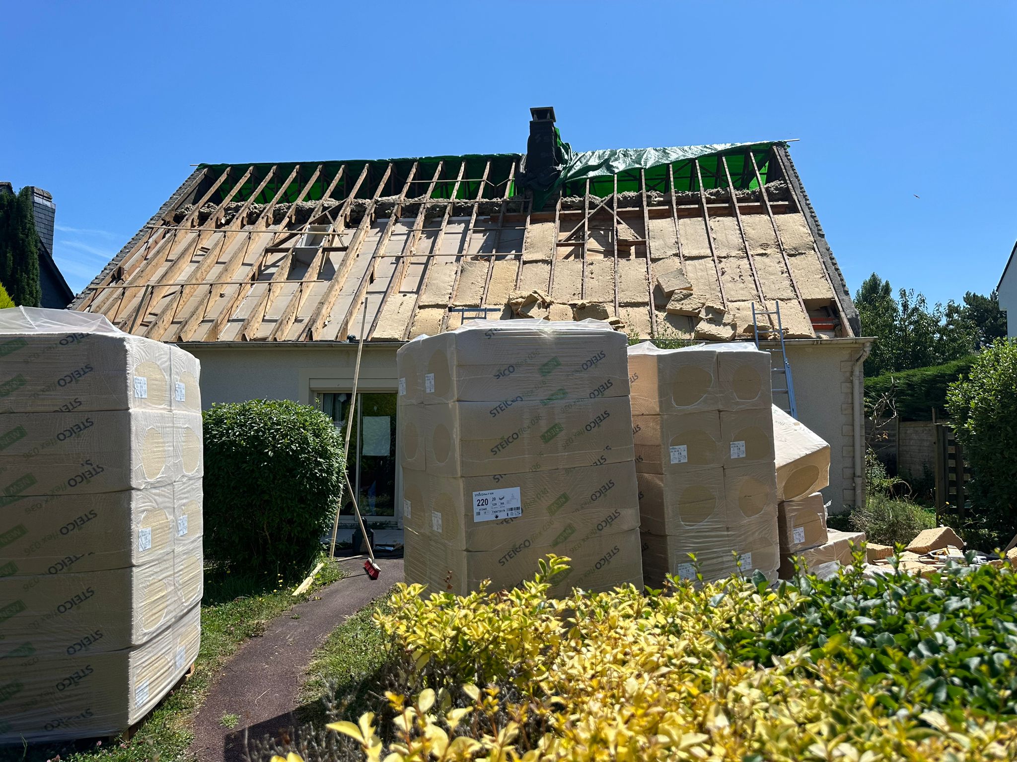 Rénovation totale d’une toiture en ardoise à Couffé