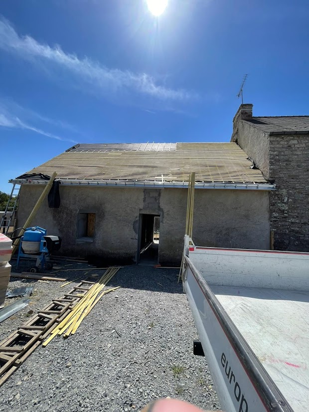 Rénovation d'un ancien corps de ferme & création de velux sur Couffer