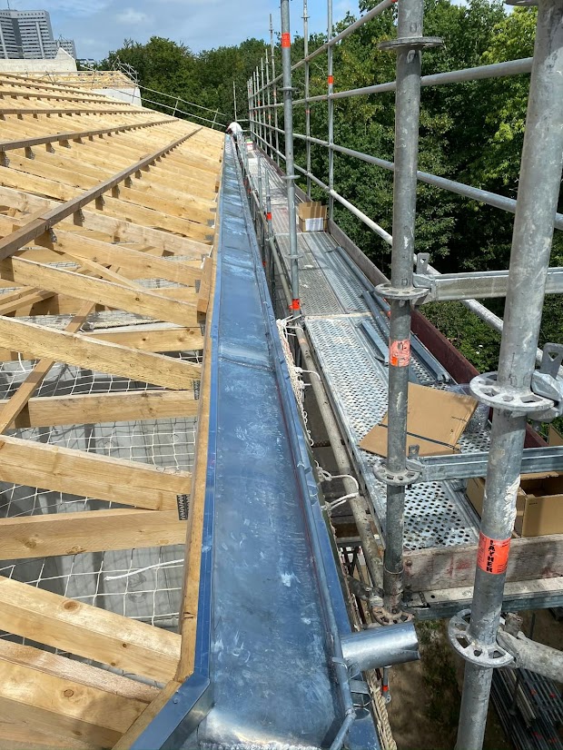 Création de gouttière sur un bâtiment à Saint Herblain
