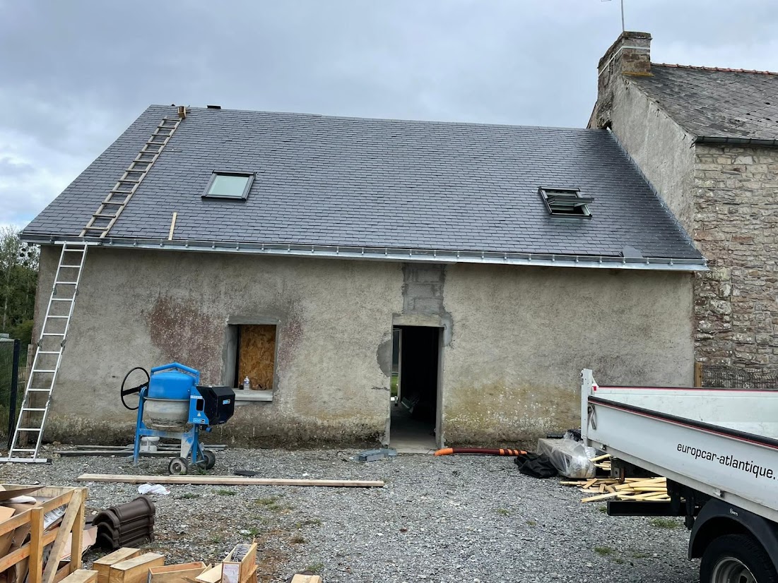 Rénovation d'un ancien corps de ferme & création de velux sur Couffer