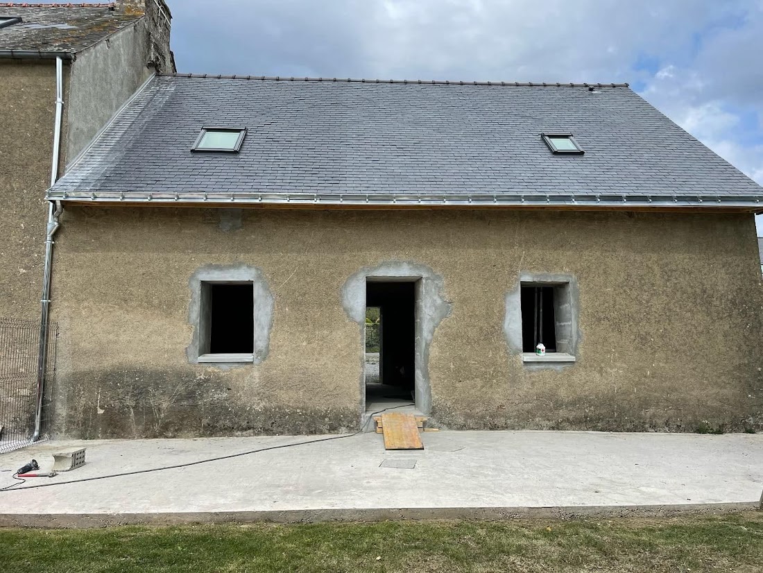 Rénovation d'un ancien corps de ferme & création de velux sur Couffer